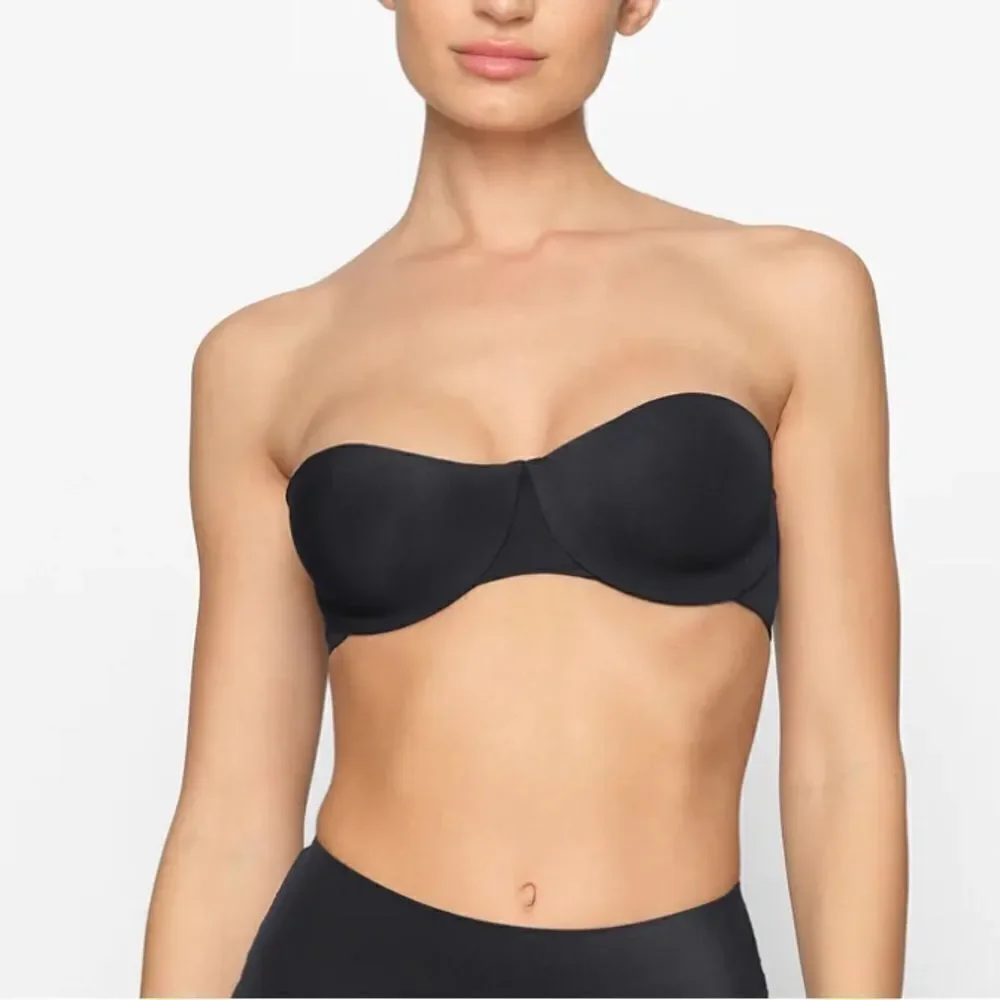 NWT SKIMS Smoothing Intimates Unlined Strapless Bra In Onyx Black Bra